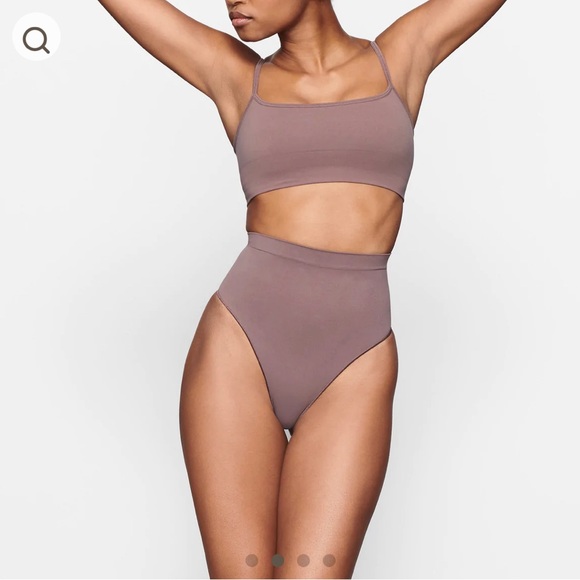 SKIMS - SCULPTING MID WAIST THONG - Picture 2 of 6